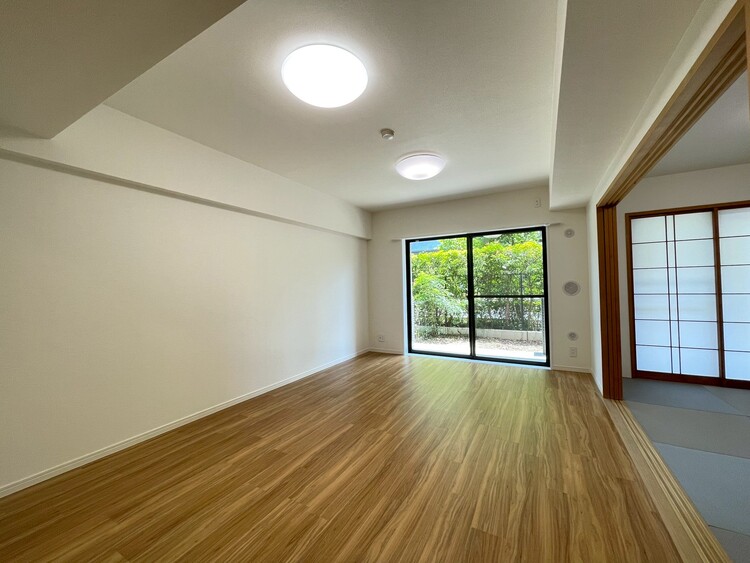 居間 飾り過ぎないシンプルな内装と偏り過ぎないデザインで統一しました。