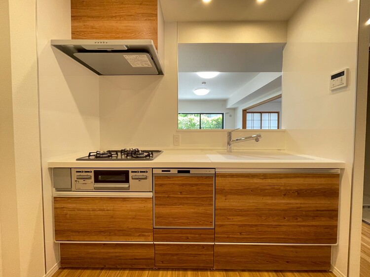 キッチン スマートな意匠と充実の機能を備えたキッチンが、暮らしにおいしい彩りを添えます。