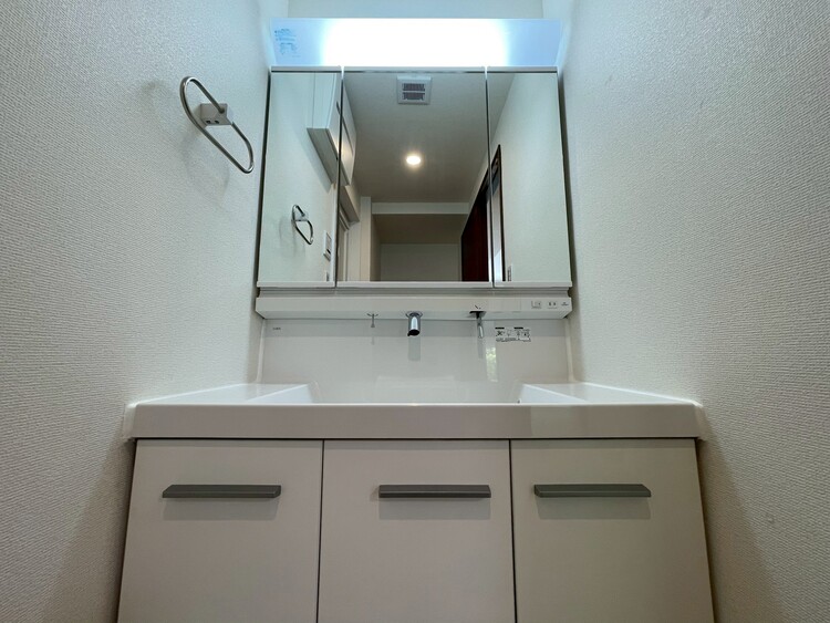 洗面 何かと物が増える場所だからこそ、スッキリと見映えの良い空間に。