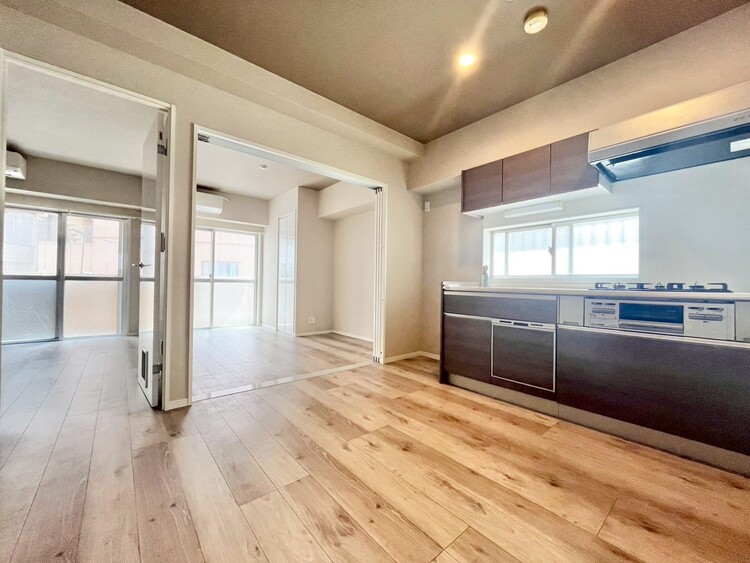 居間 快適に過ごす毎日を求めて、暮らしの中でご自身の「マイホーム」に創り上げてください。