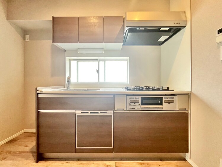 キッチン スマートな意匠と充実の機能を備えたキッチンが、暮らしにおいしい彩りを添えます。