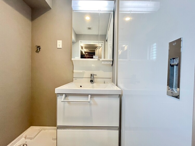 洗面 何かと物が増える場所だからこそ、スッキリと見映えの良い空間に。