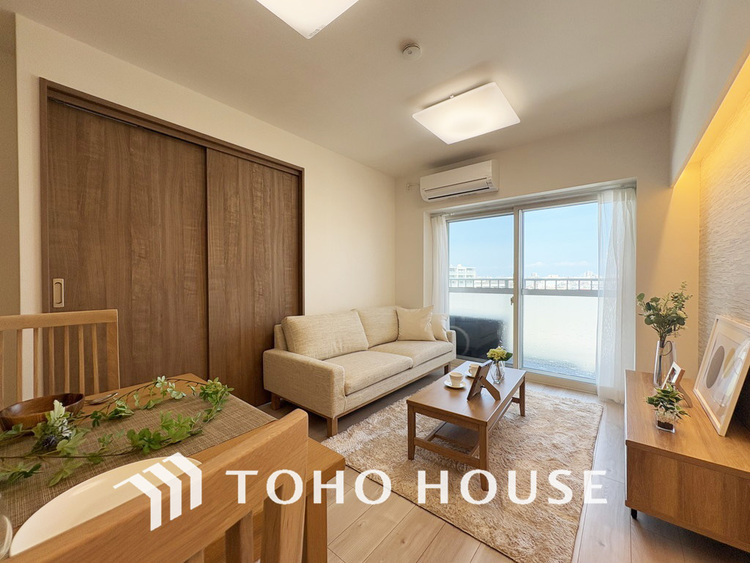 内装 広がりのある住空間、家族が集まるリビング・ダイニング