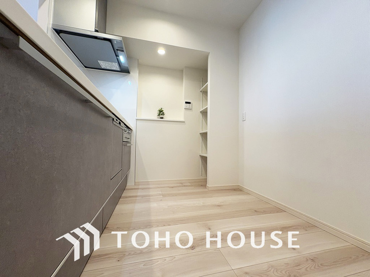 キッチン シンプルな部屋の雰囲気に溶け合うナチュラルキッチン