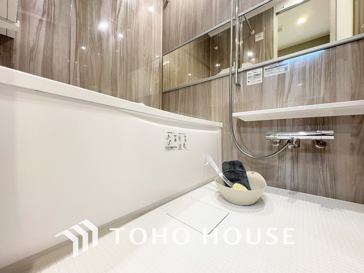 風呂 一日の疲れを癒すバスルームは、心地よいリラックスを叶える清潔感溢れる空間