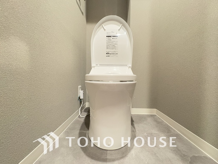 トイレ 清潔な洗浄機能付温水シャワートイレ