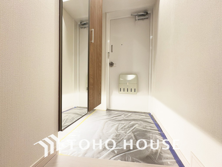 玄関 飾り過ぎないシンプルな内装の玄関