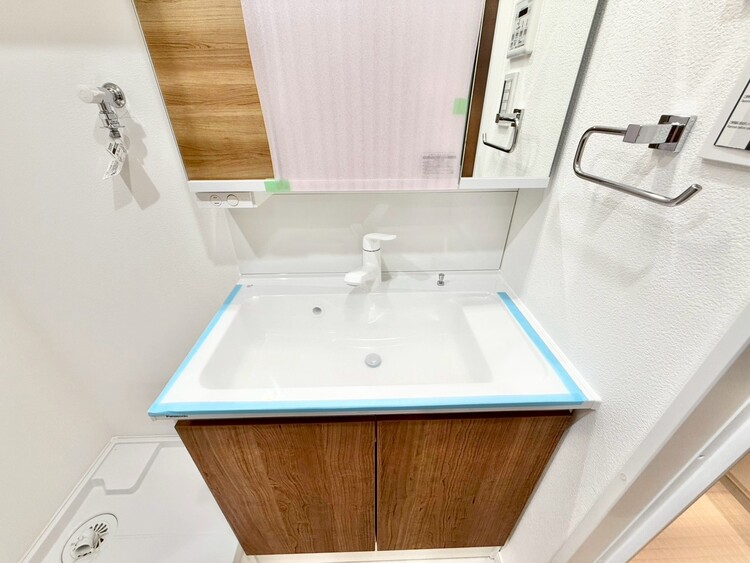 その他 清潔感を感じられる洗面化粧台。