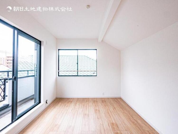 内装 自分の時間を充実させながら心豊かにできるプライベート空間！！穏やかな寛ぎを届ける仕様のゆとりある居室。個室のお部屋が欲しいという要望に応える設計で、過ごす時間が長くてもゆったり落ち着いて過ごせそう！！