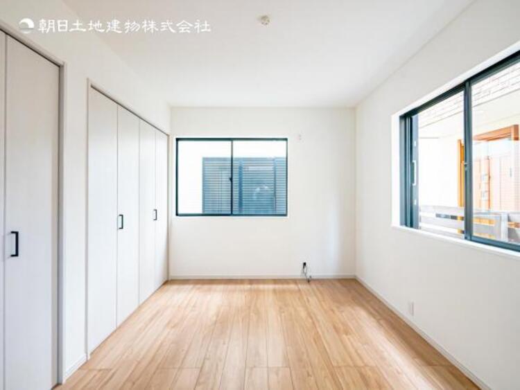 内装 居室はひとり時間を過ごせる安らげるお部屋として活用できます！収納スペースあり！荷物が多くても十分！！ベッドや勉強机、テレビなどを置きたい場合におすすめ！！過ごす時間が長くてもゆったり過ごせそうですね！