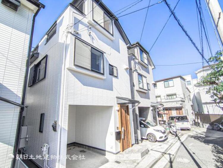 外観 家の良し悪しだけではなく周辺環境も重要なポイントとなります！ご案内時に周辺環境もご案内いたします！流行に左右されず将来にわたって価値が継続する佇まい！良好な住環境が保たれたエリアで新生活を過ごせます