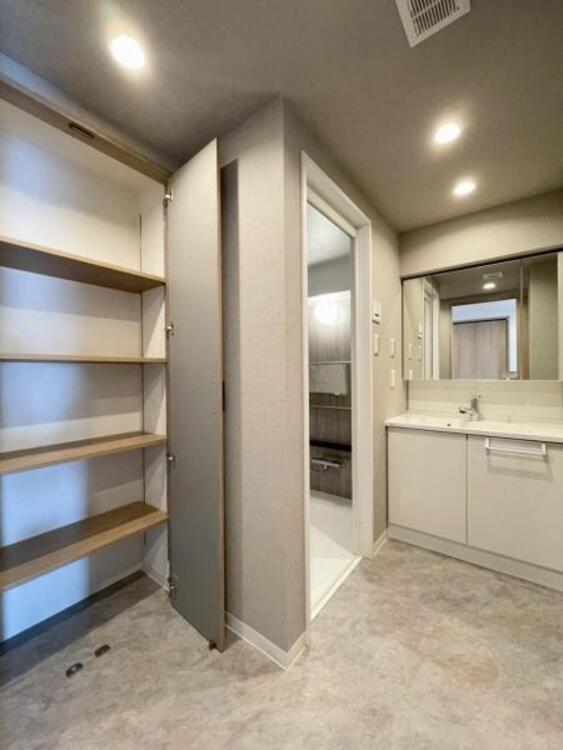 洗面 忙しい朝にも落ち着いて身支度ができるゆとりある洗面スペース 