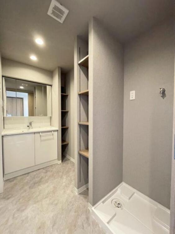 洗面 ビルトインのリネン庫があり、洗面スペースを広々とつかえます 