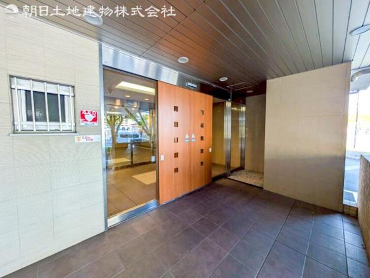 エントランス 【エントランス】重厚感の溢れるエントランスはマンションの顔！帰宅時、来客時に誇れる空間を演出します！
