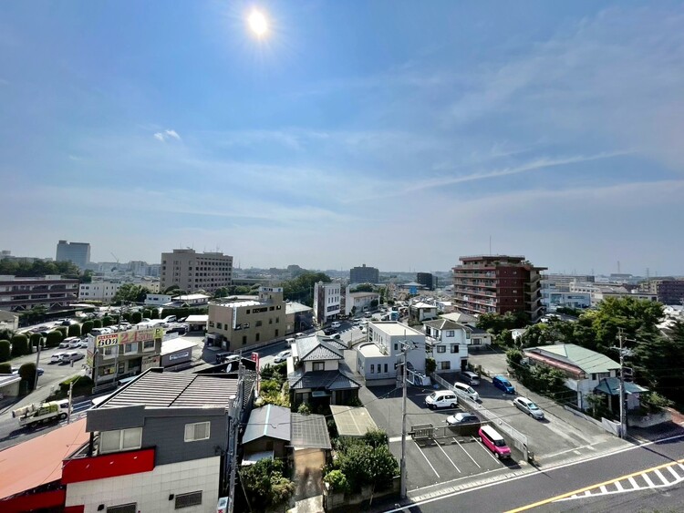 バルコニー 窓を開けると広がる青空。心をリフレッシュして日々を過ごしていきましょう。