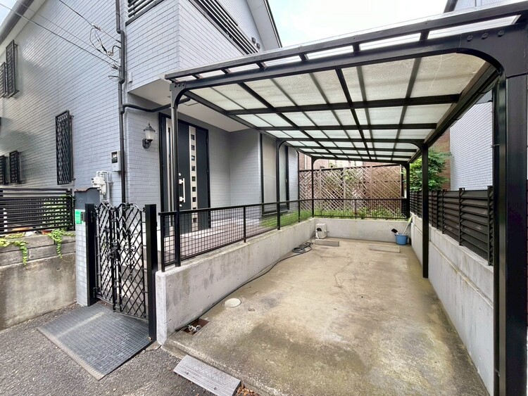 駐車場 本物件の駐車スペースです。車種制限のある場合もございますので、お気軽にお問い合わせくださいませ。