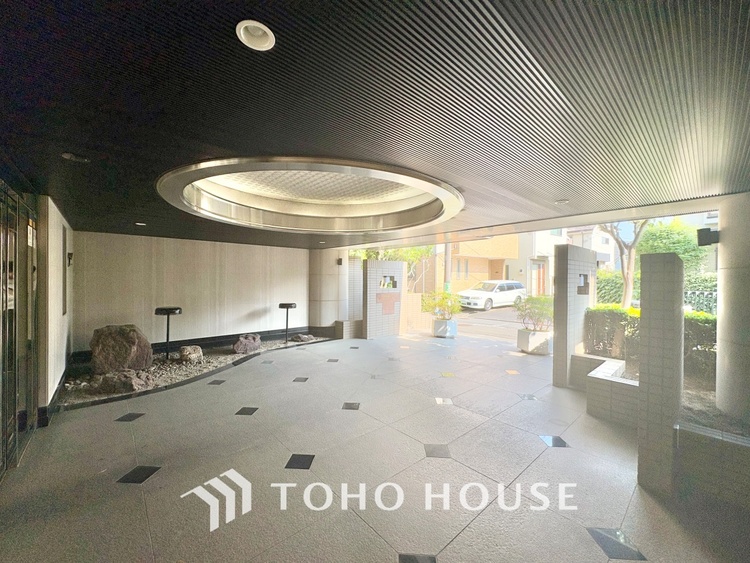 トイレ 【some philosophy was born from here】思索もできる空間。トイレのそんな側面も評価されていい時代かなと。