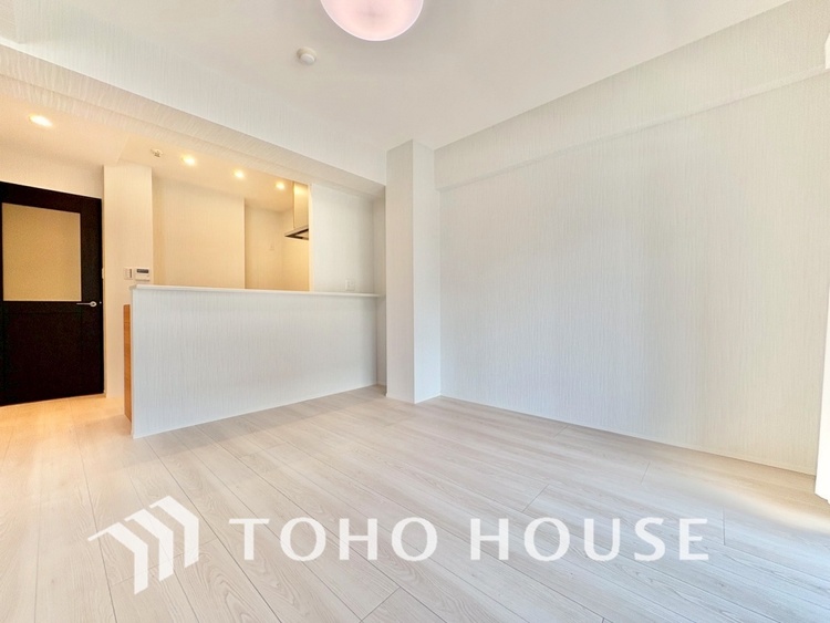 内装 ここはみんなが集い、食事と楽しい会話が始まる場所。話に夢中になりすぎて、ついつい時を忘れ、夜半過ぎになってしまう。そんな束の間の幸せを感じさせてくれます。