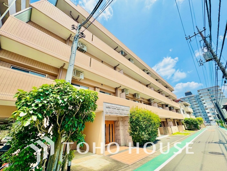 外観 漂う上質な空気感、マンションに入れば「おかえりなさい」と笑顔で迎えてくれるエントランス。最良の心配りを感じるマンションでした。