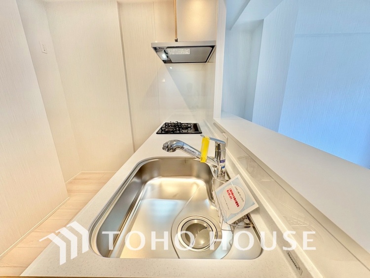 キッチン キッチンは家族の絆を育む大切な空間。シンプルで使い易いシステムキッチンで愉しく作る料理は愛情のある美味しいご馳走に。家族で使えるダイニングキッチンです。