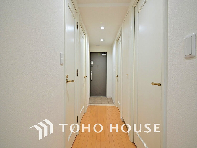 玄関 落ち着いた雰囲気の玄関、家族の帰りを暖かく迎えてくれます