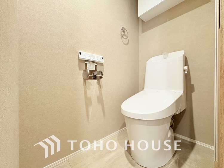 トイレ 清潔な洗浄機能付温水シャワートイレ