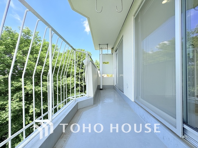 バルコニー 陽当たり良好なバルコニー