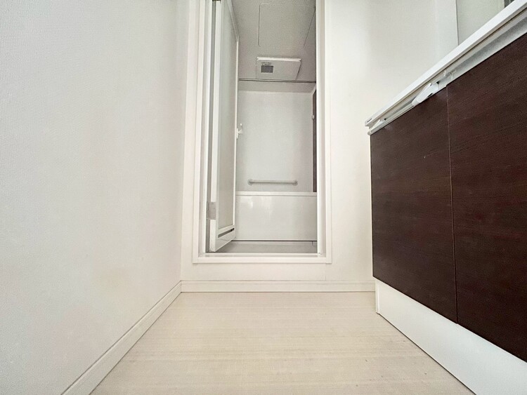 その他 十分な広さの脱衣所。