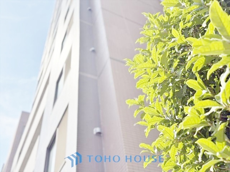 外観 ◆水面に映る◆紅葉を纏った山々を眺め、美しさのあまり感嘆のため息を漏らした事は無いだろうか。いつしか忘れかけていた自然の美しさと力強さを思い出させてくれる、そんな景色がここにもある。