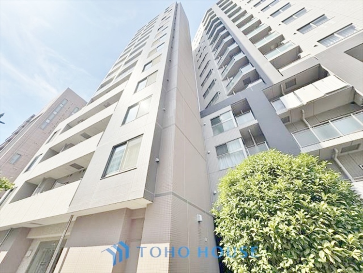 その他 ◆木漏れ日◆の様な採光が優しく足元を照らし、心地いい暮らしの道しるべを写し出す。この空間で過ごす家族との語らいの時間がとても素敵で幸せを感じるかもしれない。