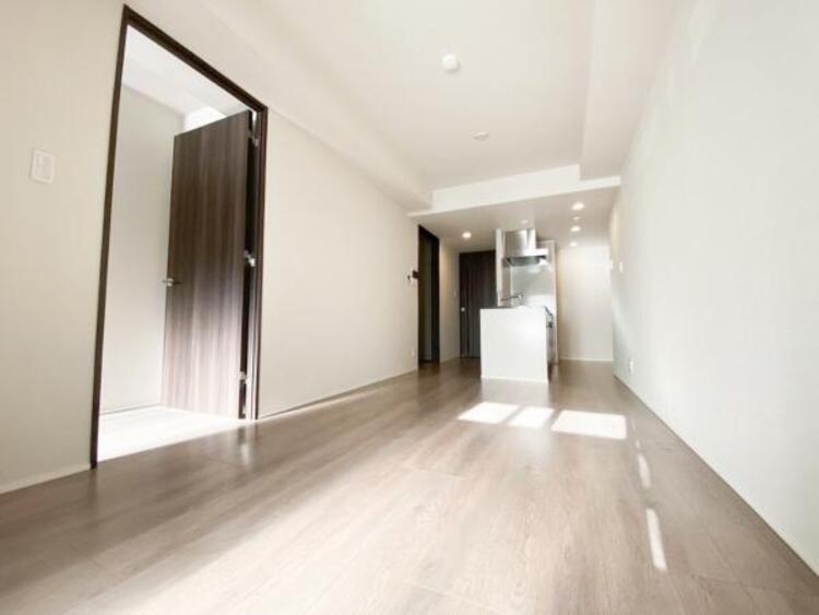 居間 快適に過ごす条件は、一人ひとり違います。飾リ過ぎないシンプルな内装と偏り過ぎないデザインで統一しております。