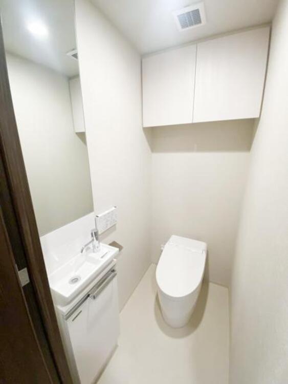 トイレ 清潔感溢れるトイレ。落ち着いた空間で安らぎのひとときをお過ごしいただけます。