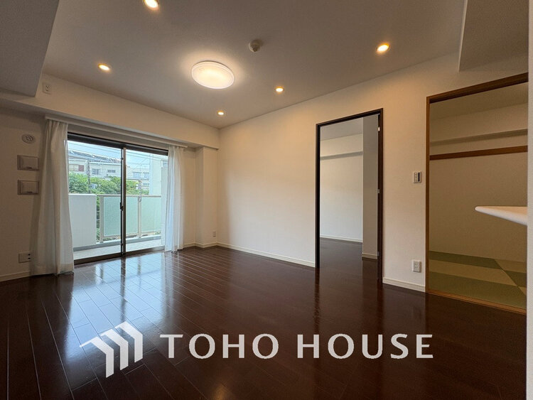 内装 家族みんなが爽やかに過ごせるように、光をたっぷり取り込んだLDK