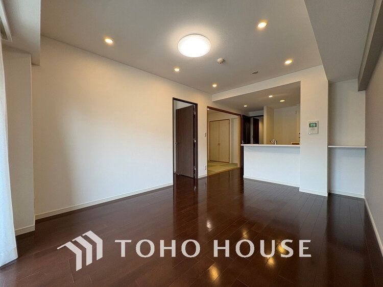 内装 上質な時間を育む暮らしのメインステージ。寛ぎとコミュニケーションを育む居心地のよい場所