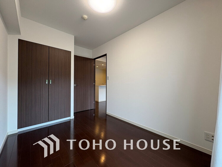 内装 シンプルですっきりとした室内は飽きのこない居心地の良い雰囲気