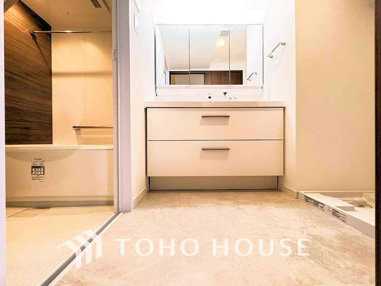 洗面 清潔感のある洗面室で朝の身支度を