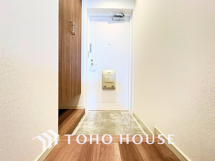 玄関 落ち着いた雰囲気の玄関、家族の帰りを暖かく迎えてくれます