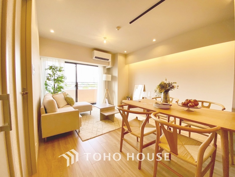 内装 【LIVING】◆眩い◆光が燦々と入り、家族の笑顔を照らす。「いつまでも続いて」と願う夢のような毎日がここにある。