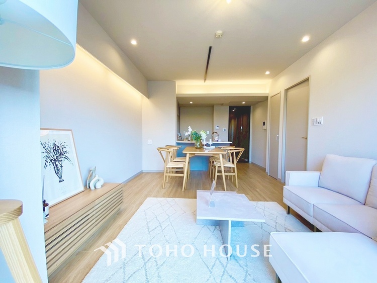 内装 【LIVING】◆陽光◆が差し込む。この開放的なLDKに家族の笑顔が集う。家族が一緒に過ごす空間は明るく、そして居心地よく。