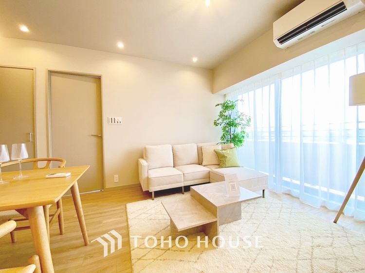 内装 【LIVING】◆扉を◆開くとこの景色。家族の”おかえり”の声が聞こえてきそう。