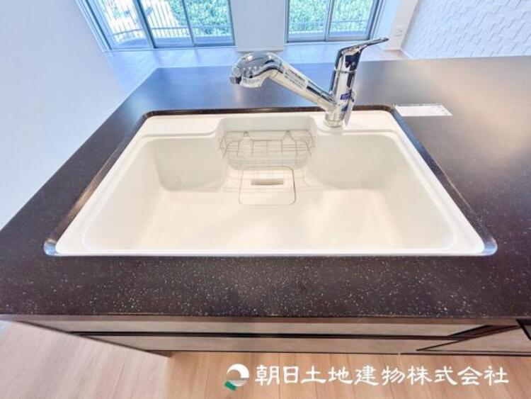 設備 【浄水器内蔵ハンドシャワー】蛇口をひねれば安心でおいしい水がいつでも飲めます。コストはなんとペットボトルの25分の１！
