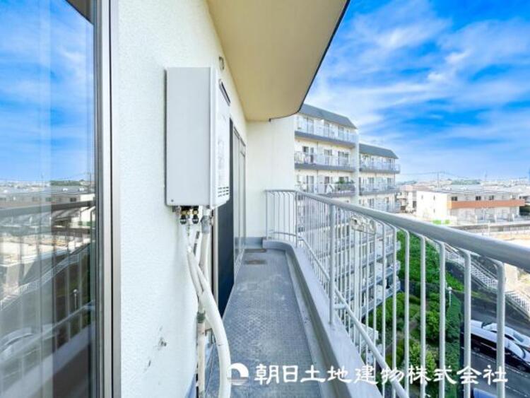 バルコニー 【バルコニー】太陽に愛された家。陽当り・通風に優れた魅力的で快適さを追求したプライベート空間です。