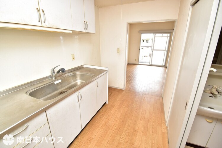 キッチン 【キッチン】洗面所、リビングと回遊できる家事短な間取りで使い勝手良好です♪