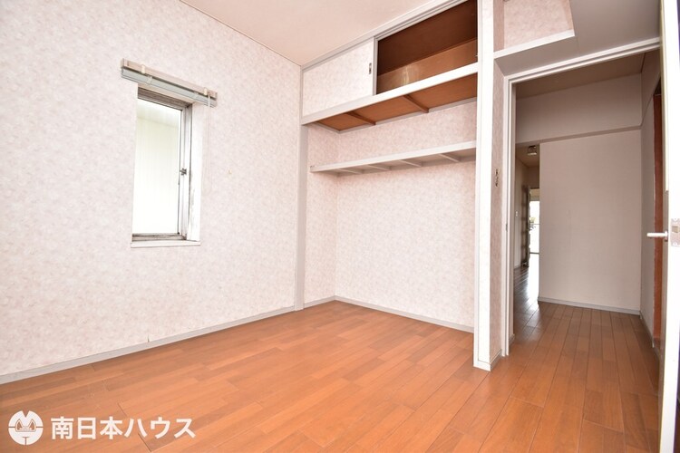 内装 【洋室】4帖の洋室です！オープンクローゼット付きです♪