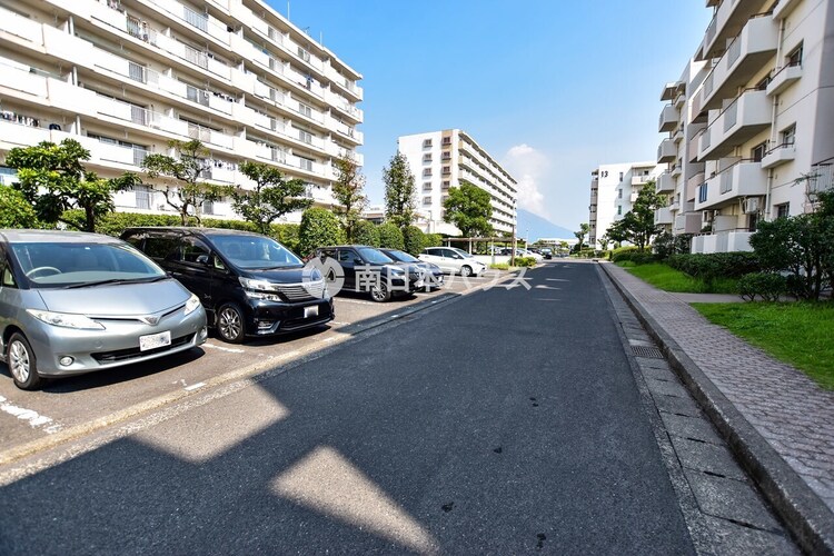 その他 【鴨池ニュータウンサンハイツ第３　２号棟の駐車場】ハイルーフ車も駐車可能な平面駐車場！