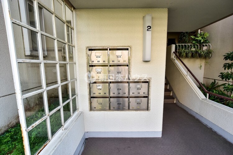 その他 【鴨池ニュータウンサンハイツ第３　２号棟のメールボックス】