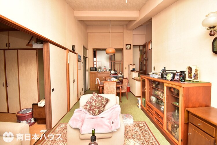 居間 【リビング】勾配天井になったリビング空間です♪