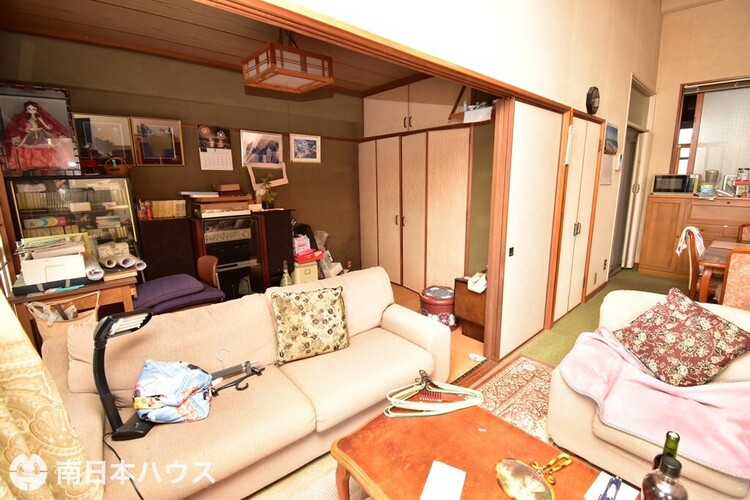 居間 【リビング】和室と続き間になったリビングです♪