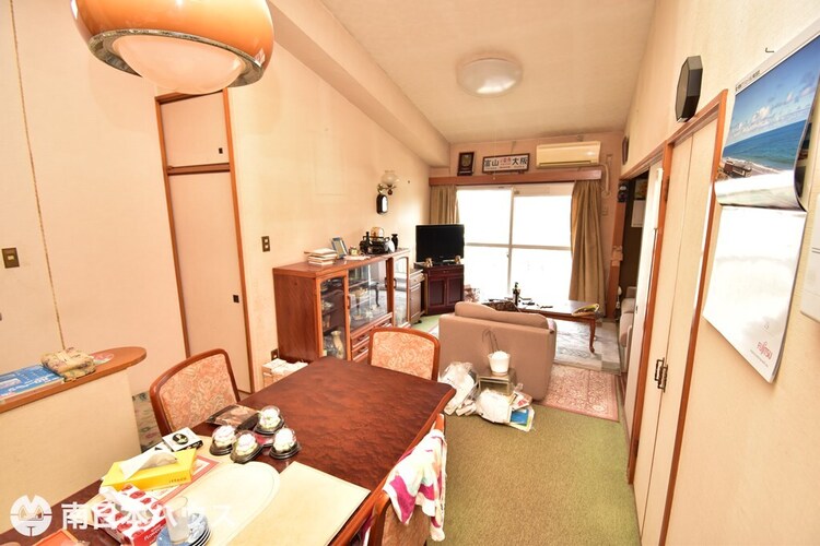 居間 【リビング】勾配天井になったリビング空間です♪