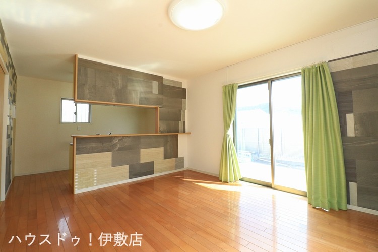 居間 【リビング】内装程度良好です！